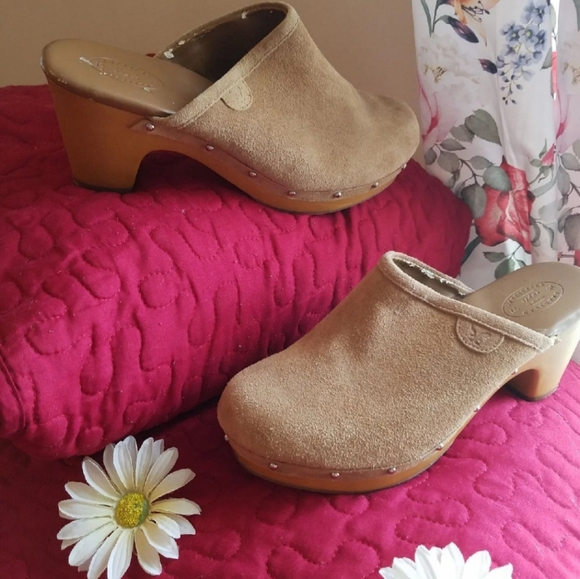 American Eagle Outfitters Shoes - American Eagle Leather Clogs